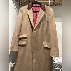 Haws & Curtis like new condition overcoat size 46R. Full silk paisley liner